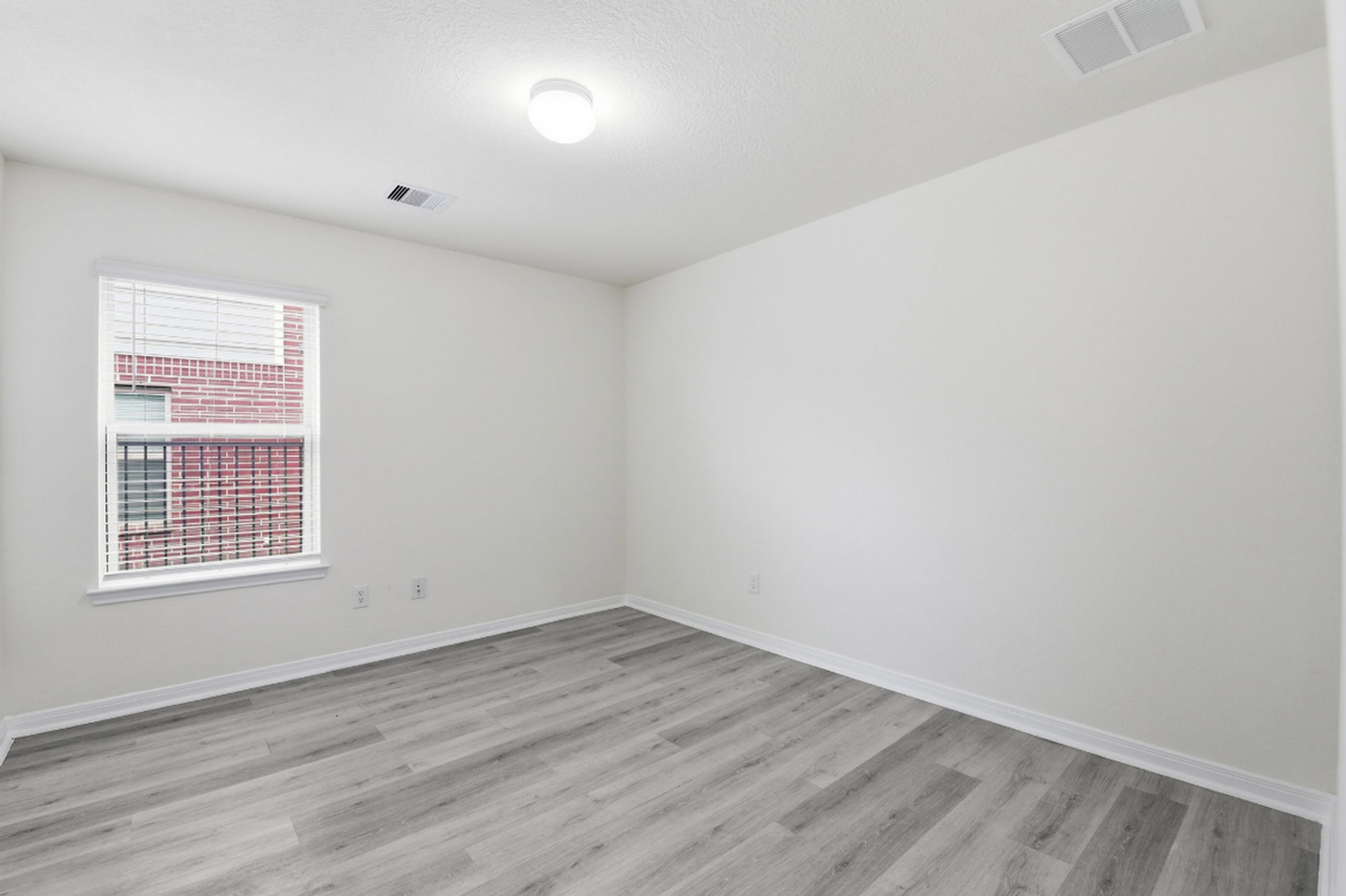 10433 Russell Pines Dr - Photo 5 of 25