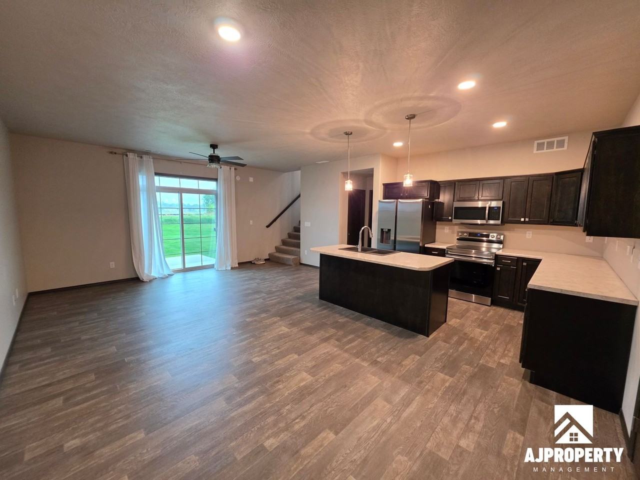 2542 E Meadowside Pl - Photo 2 of 23