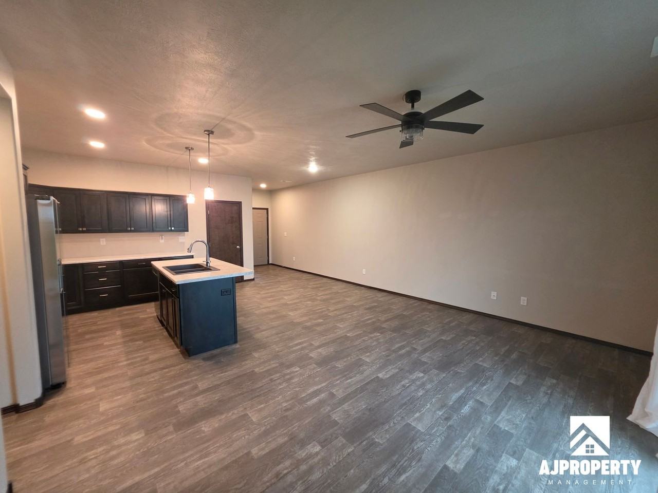 2542 E Meadowside Pl - Photo 3 of 23
