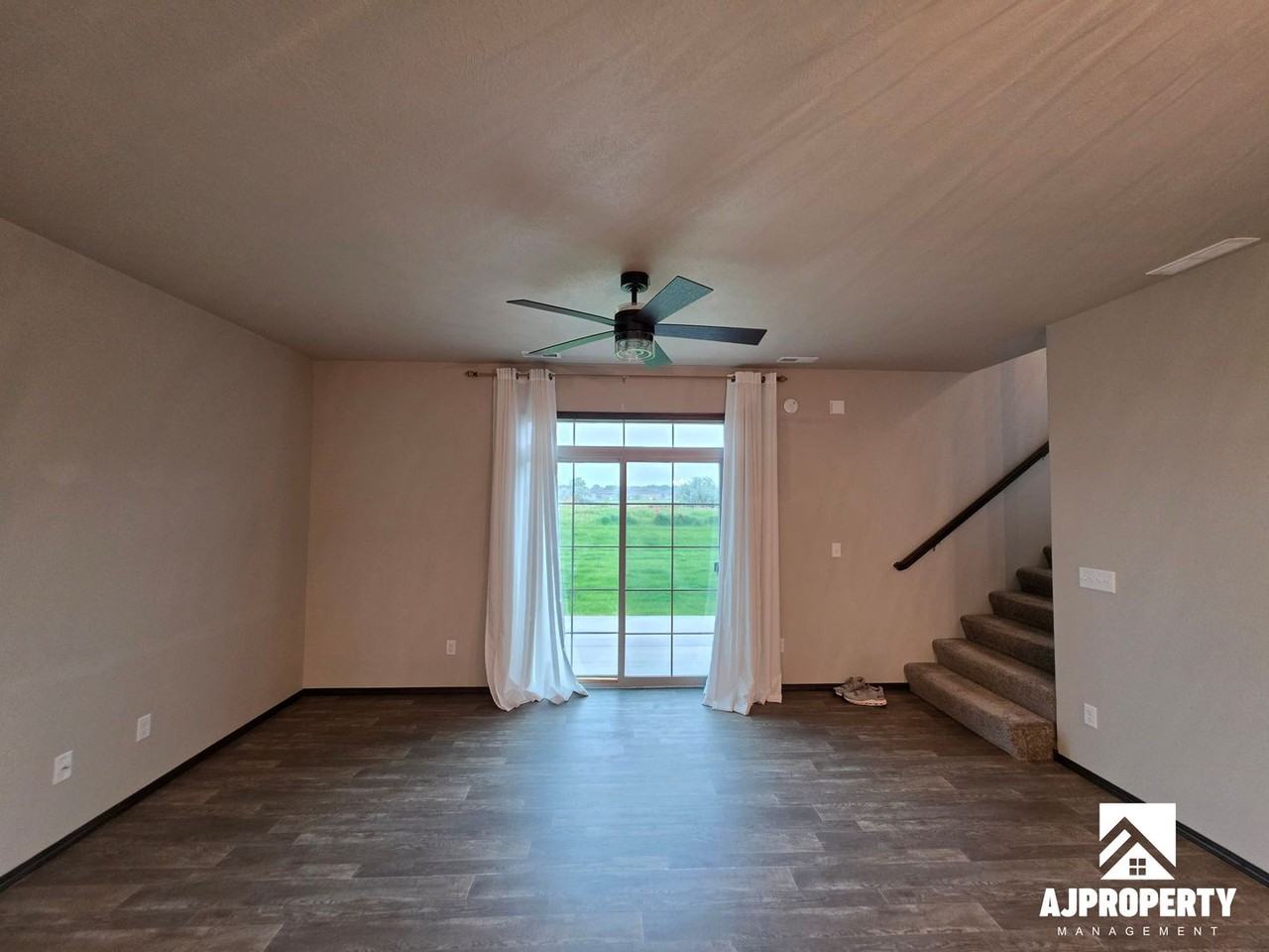 2542 E Meadowside Pl - Photo 6 of 23