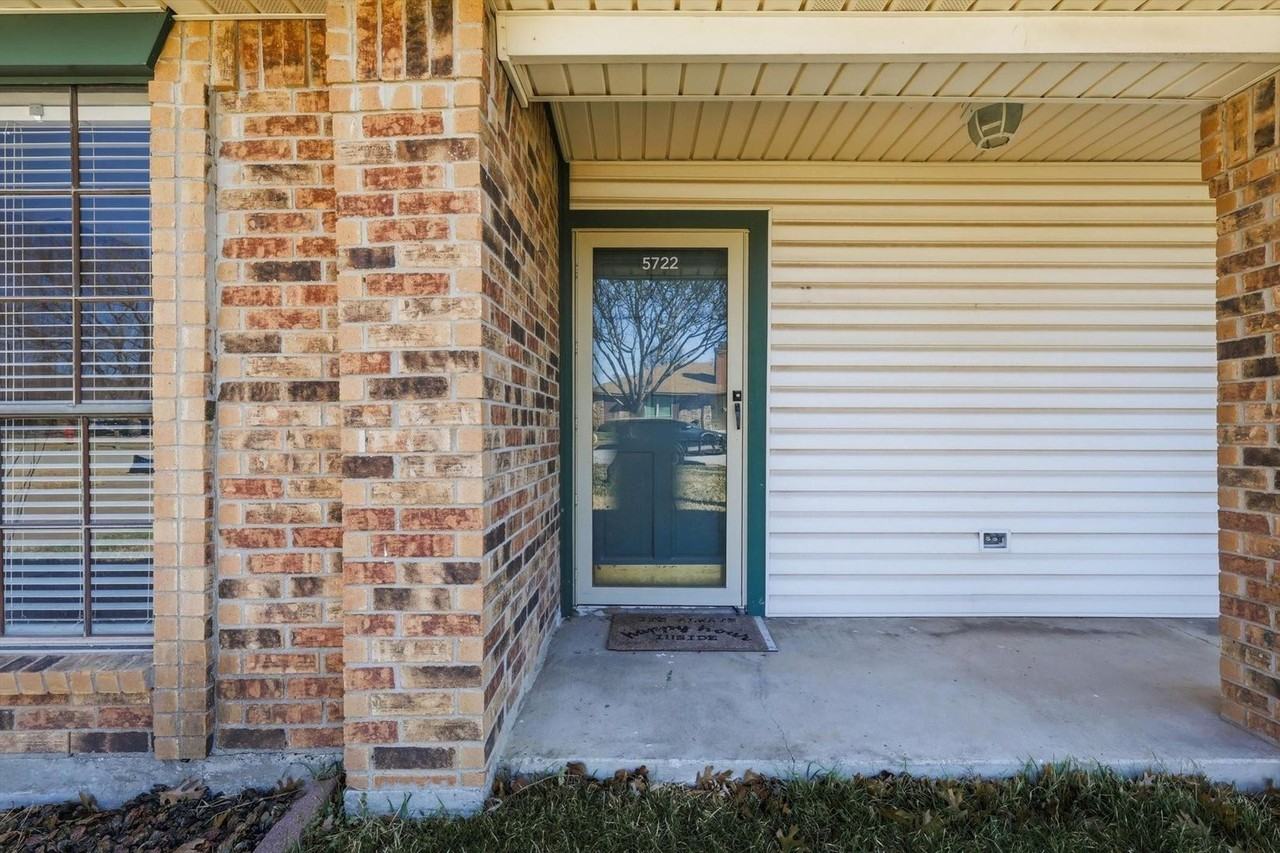 5722 Westchase Dr - Photo 4 of 27