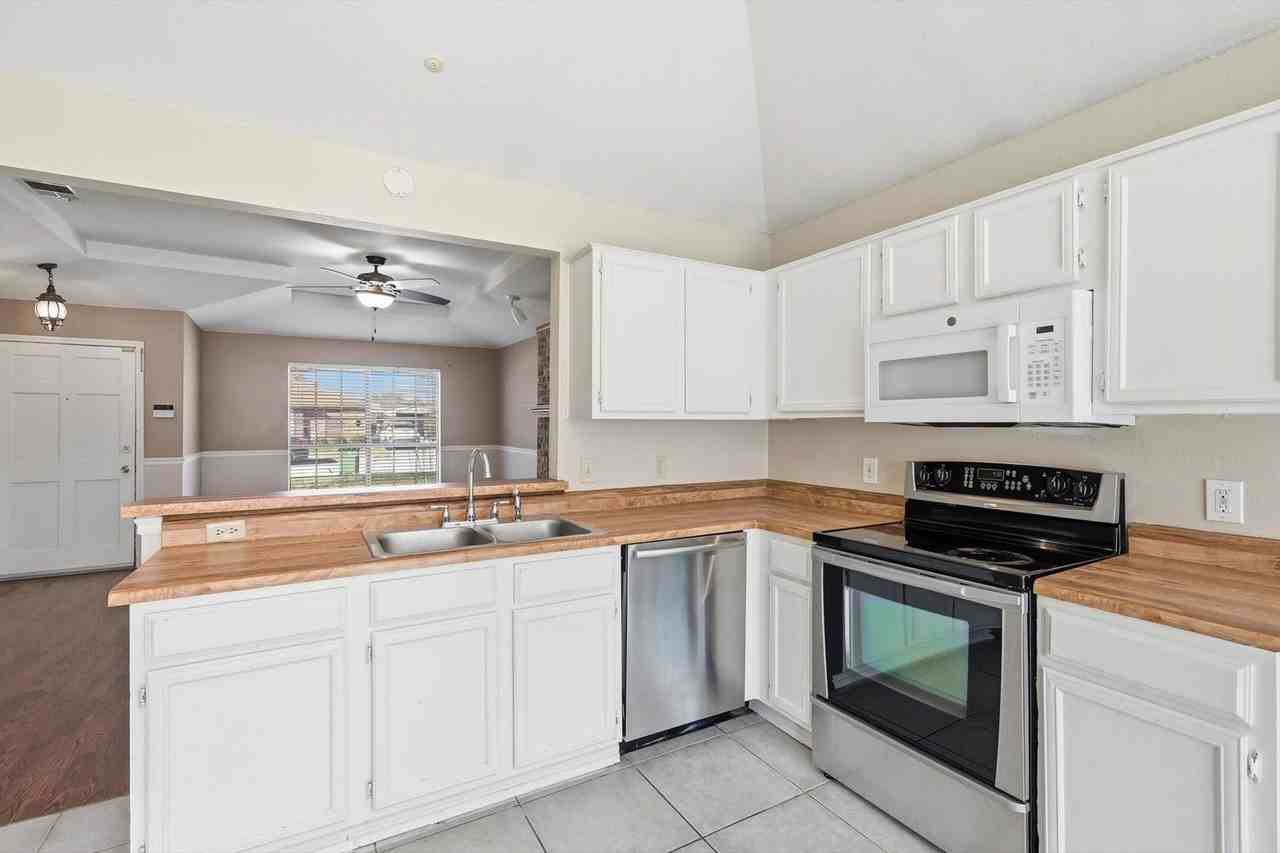 5722 Westchase Dr - Photo 6 of 27
