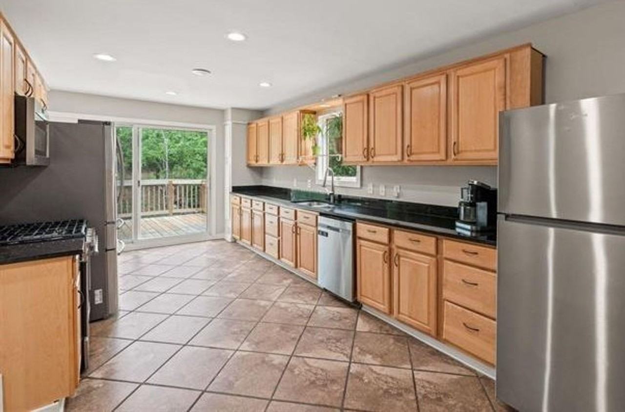 319 Hearthstone Rd - Photo 3 of 16