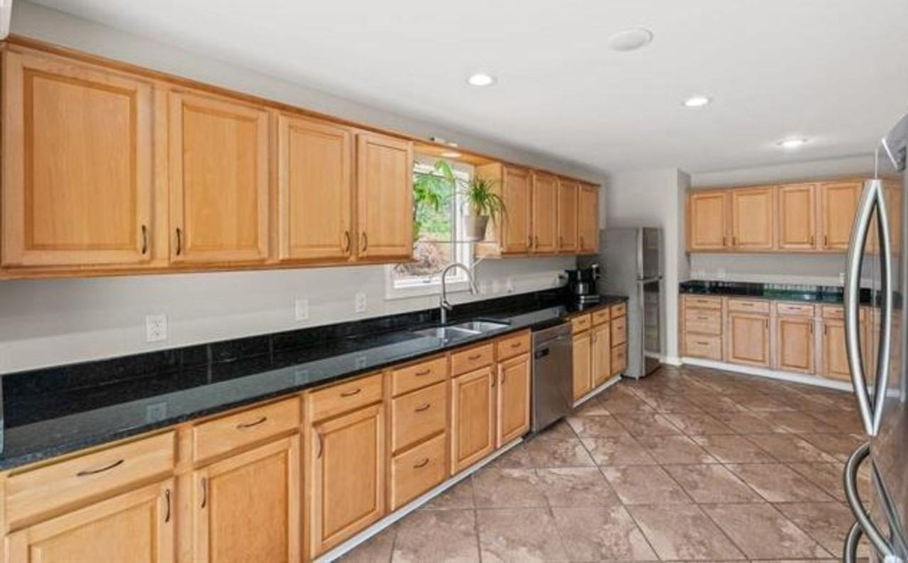319 Hearthstone Rd - Photo 4 of 16