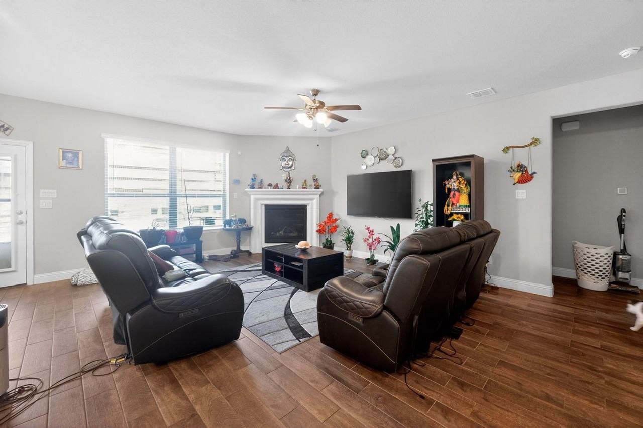 6200 Marigold Dr - Photo 4 of 21
