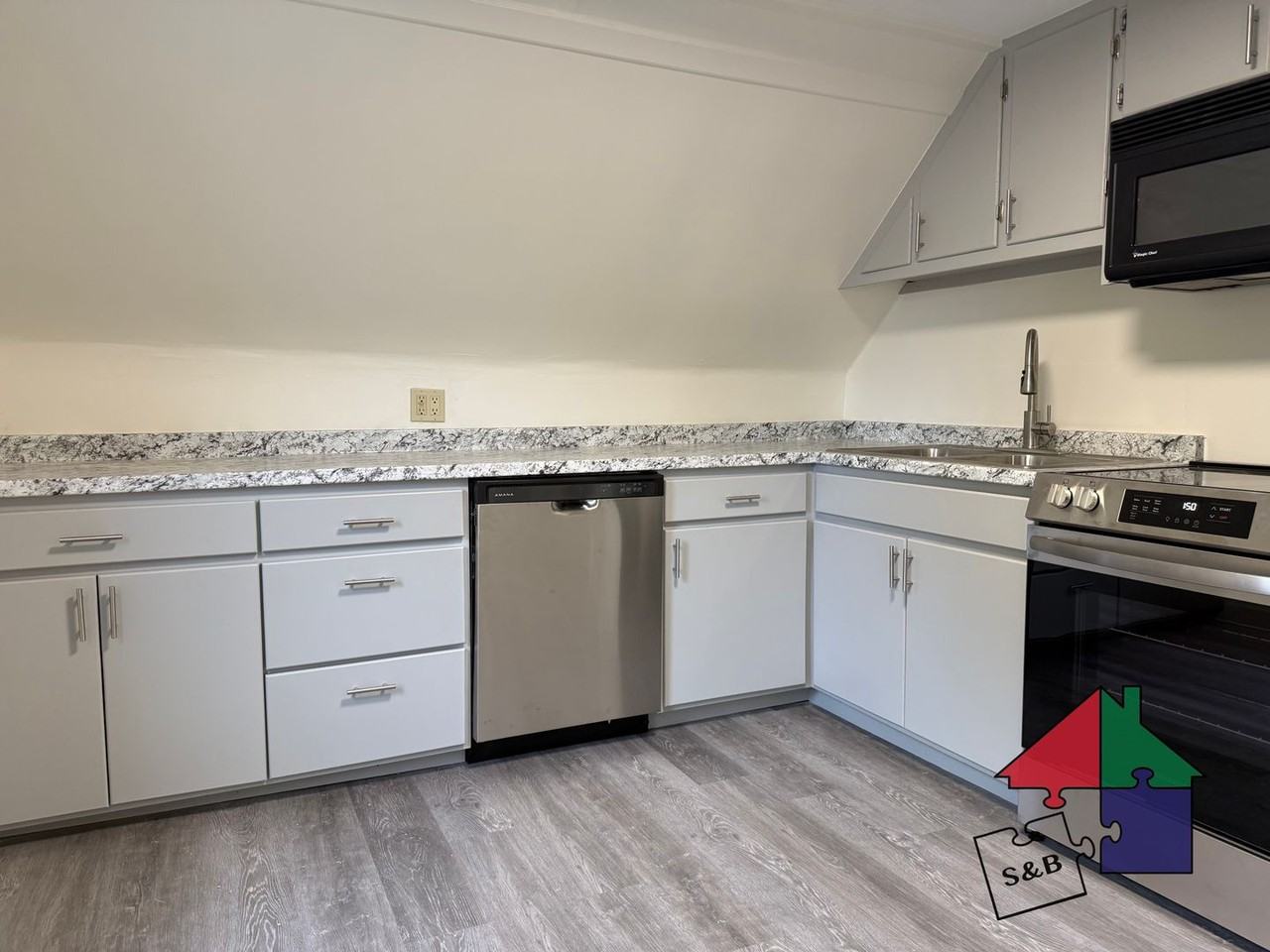 151 S Main St - Photo 7 of 21