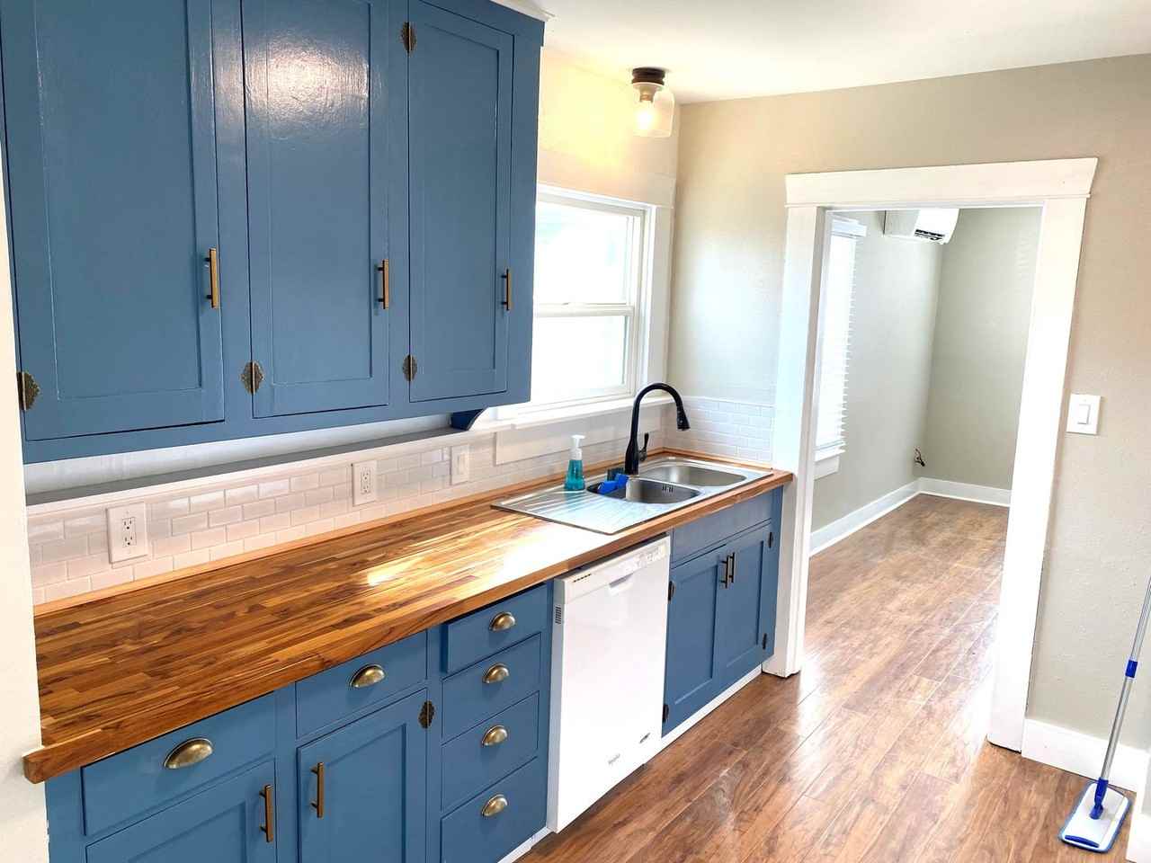 1206 Nw Elgin Ave - Photo 3 of 11