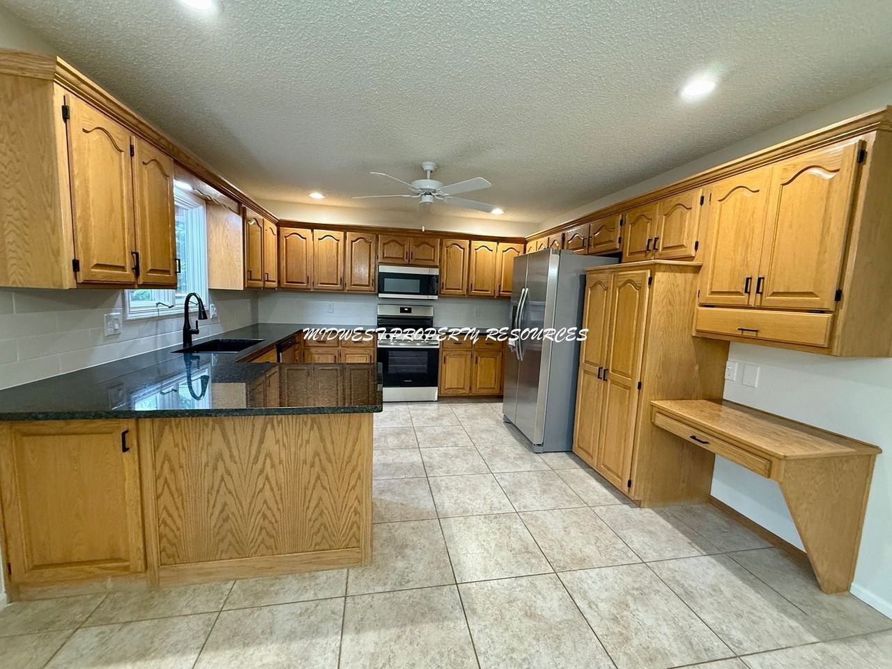 1629 Ne Whitestone Dr - Photo 3 of 31