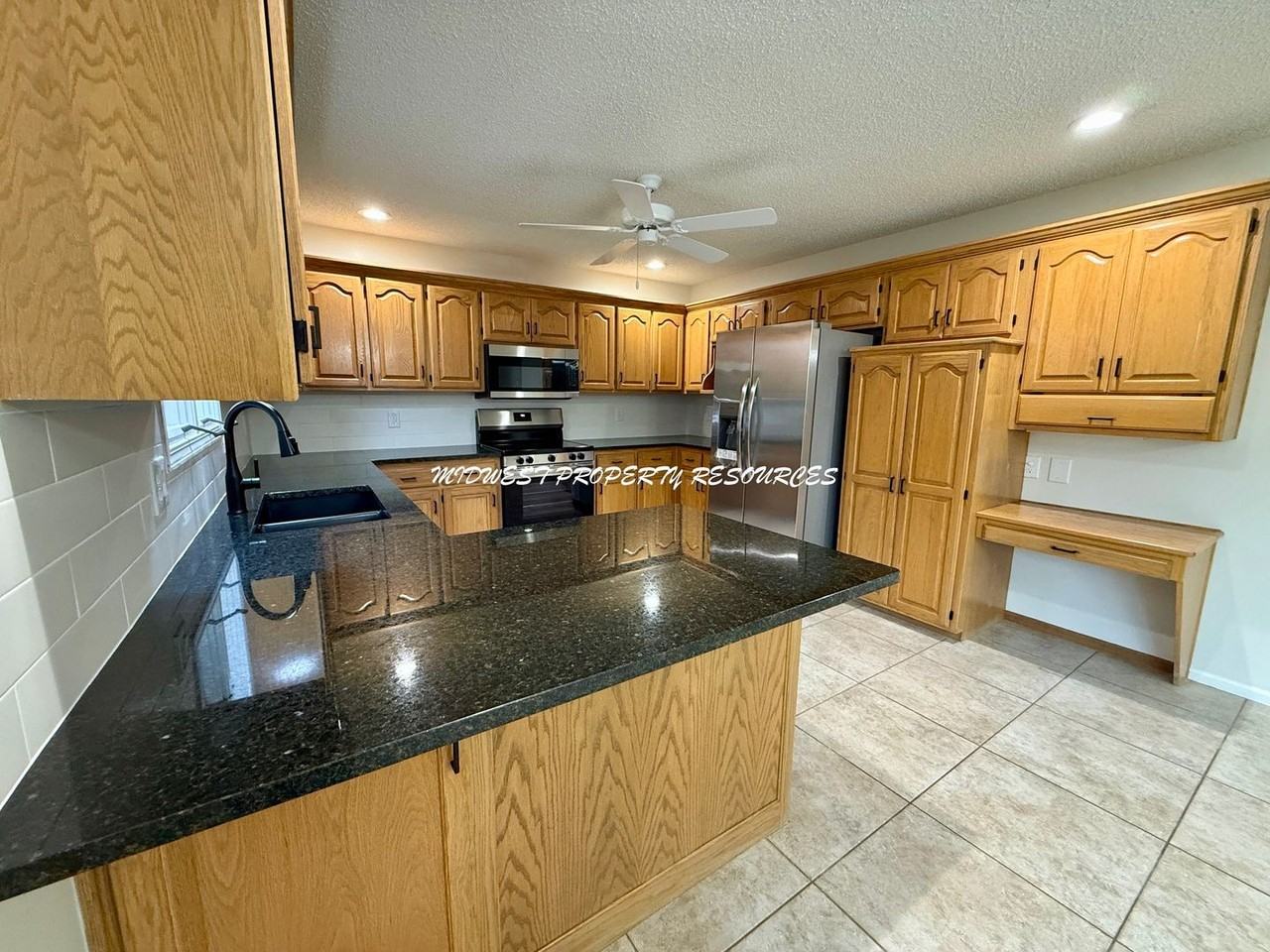 1629 Ne Whitestone Dr - Photo 5 of 31