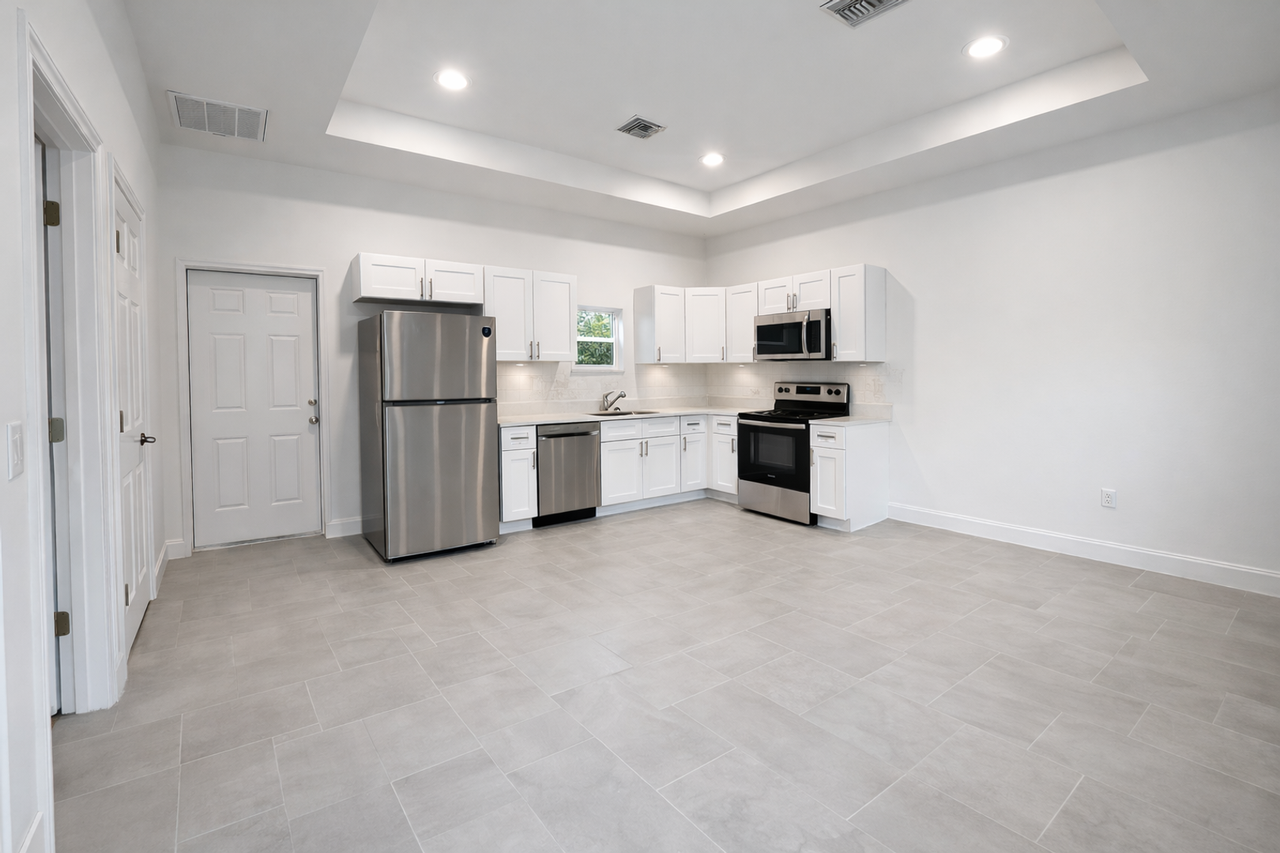 4202 E 30th St - Photo 3 of 12