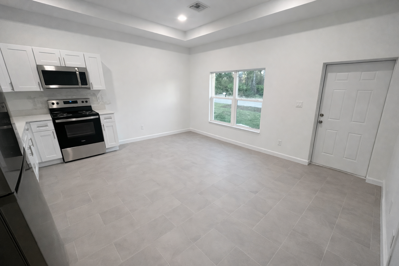4202 E 30th St - Photo 4 of 12