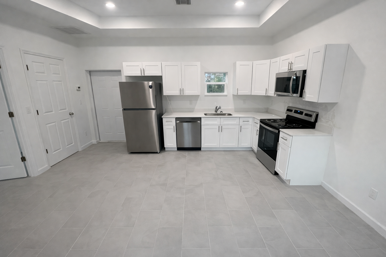 4202 E 30th St - Photo 5 of 12