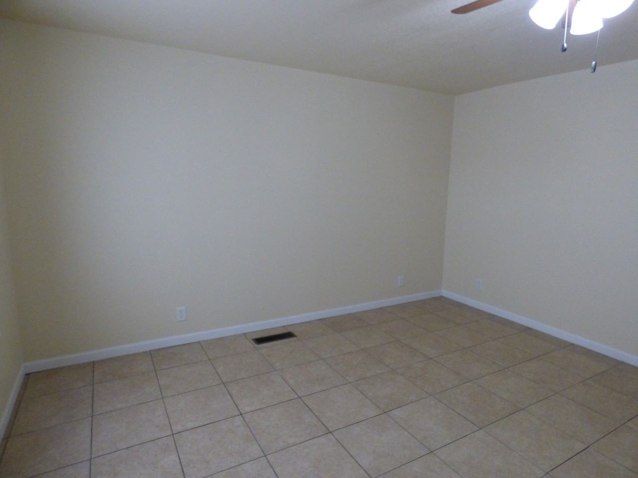 1311 Edenton Dr - Photo 5 of 20
