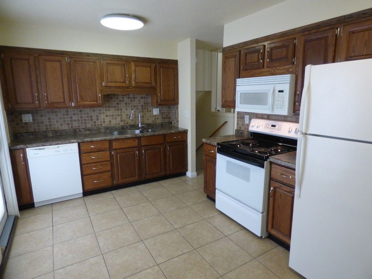 1311 Edenton Dr - Photo 7 of 20