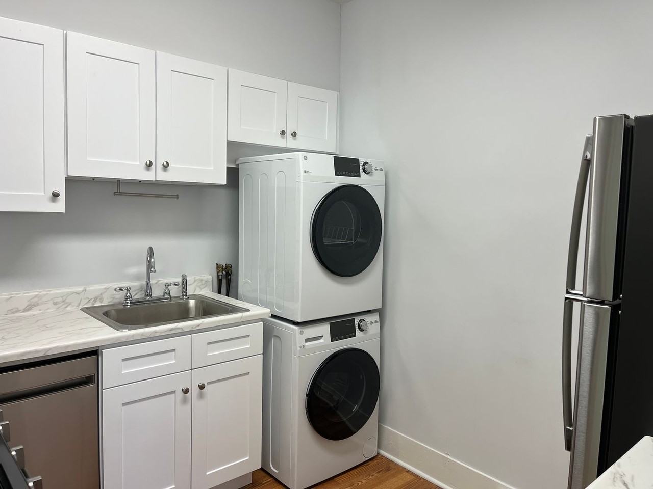 301 Greenwich Ave #8 - Photo 6 of 14