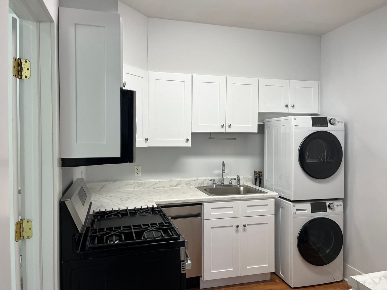 301 Greenwich Ave #8 - Photo 7 of 14
