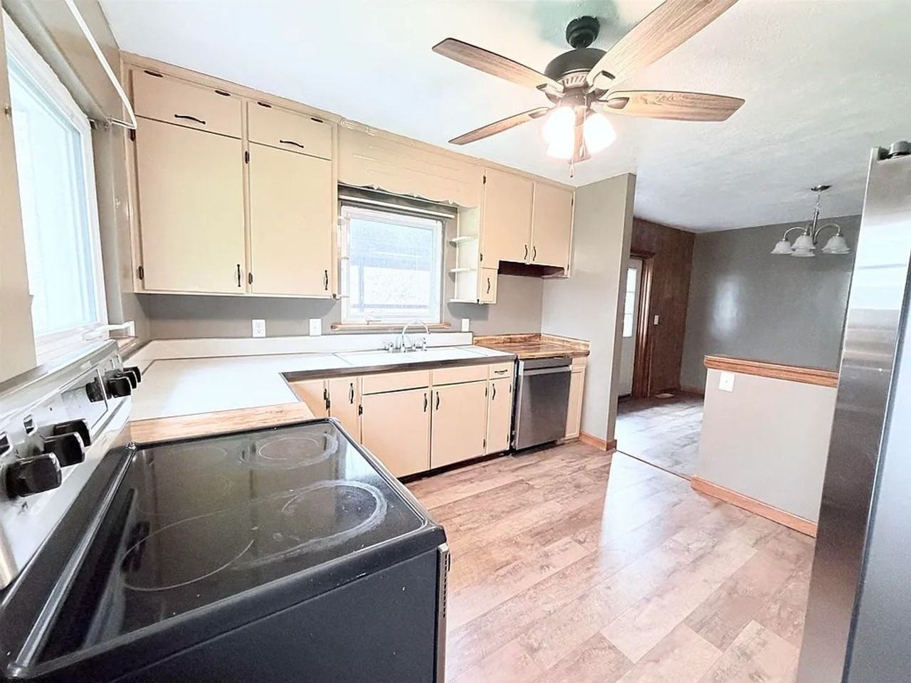 324 8th St - Photo 3 of 15