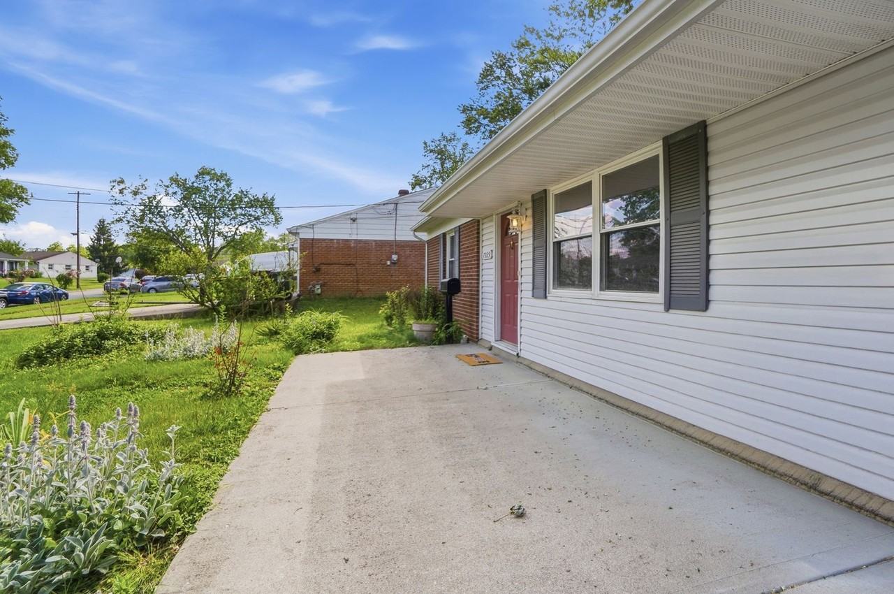 7929 Fairhope Ct - Photo 5 of 50