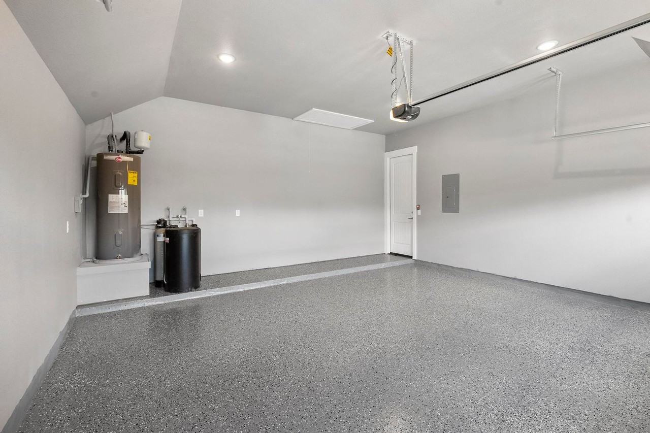 203 E Salty St - Photo 2 of 40