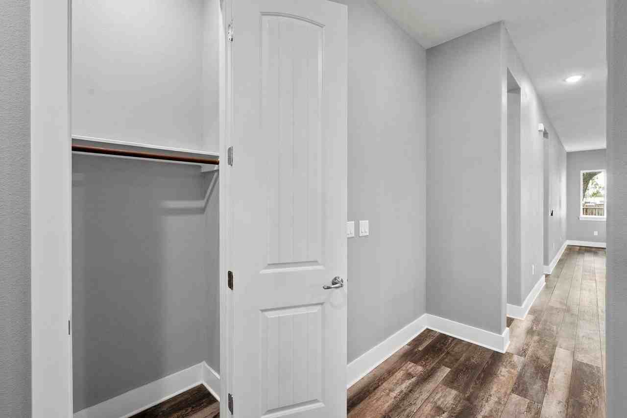 203 E Salty St - Photo 3 of 40