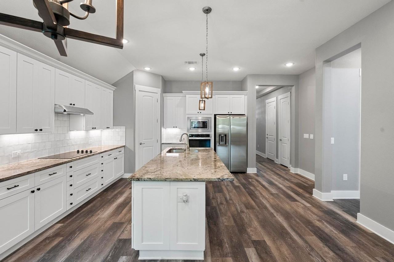 203 E Salty St - Photo 6 of 40