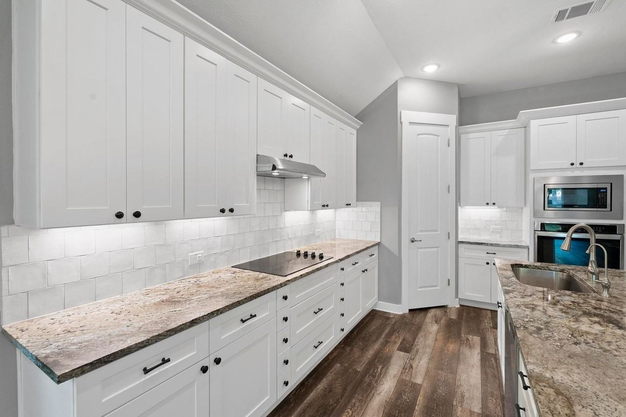 203 E Salty St - Photo 7 of 40