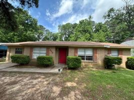 featured image of 909 Lawrence Dr