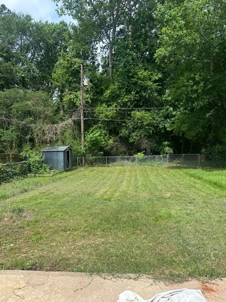 909 Lawrence Dr - Photo 4 of 13
