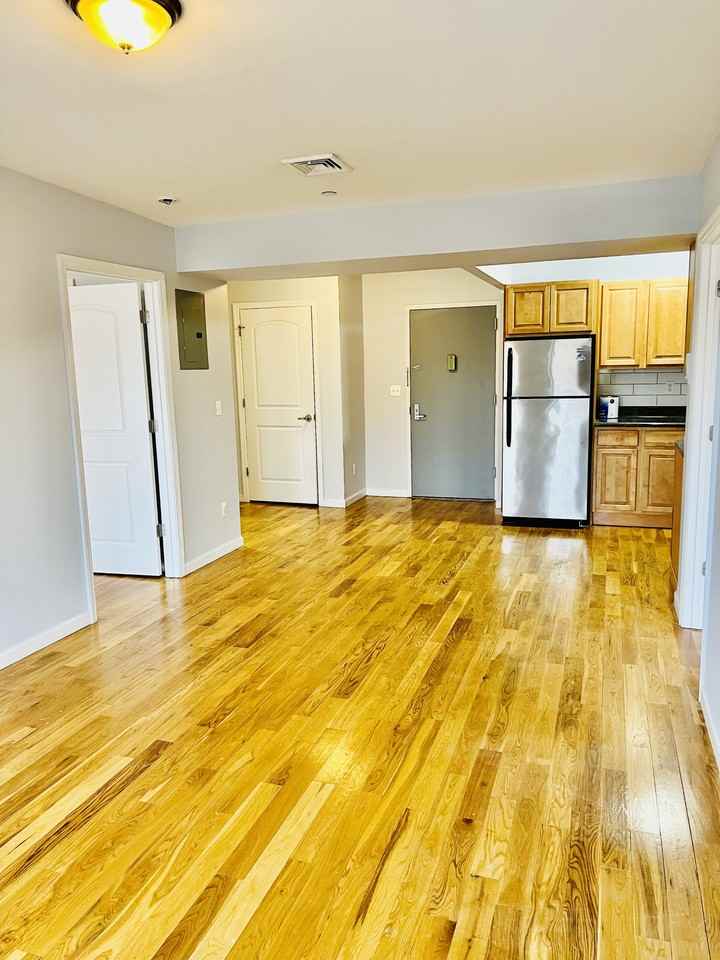 147 Main St #5C - Photo 2 of 8