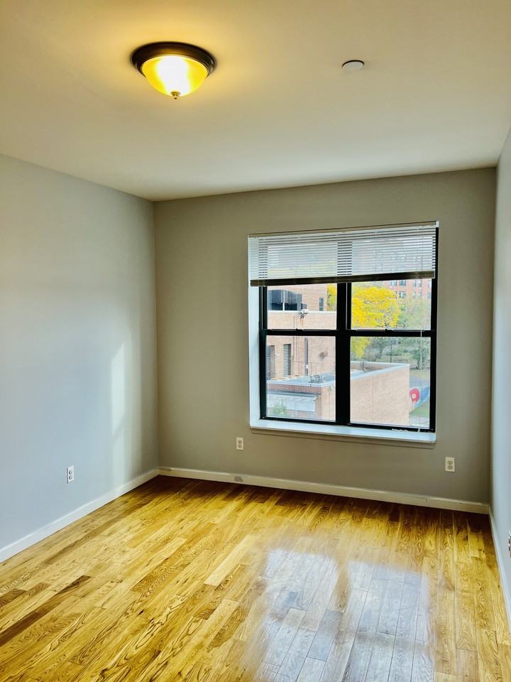 147 Main St #5C - Photo 5 of 8