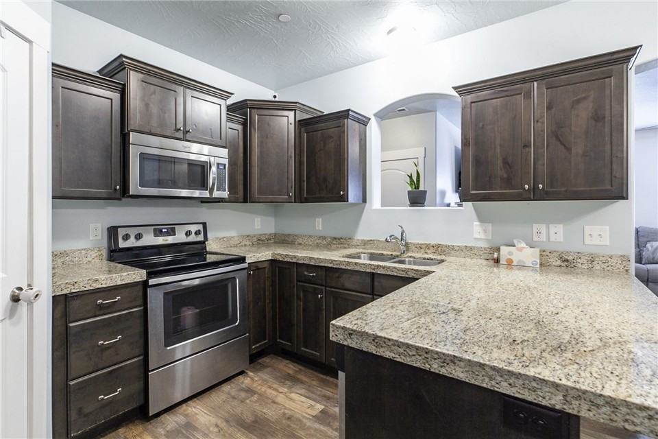 1881 N Crest Rd - Photo 4 of 13