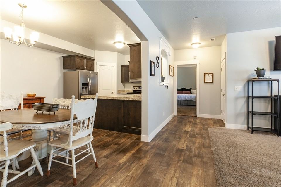 1881 N Crest Rd - Photo 6 of 13