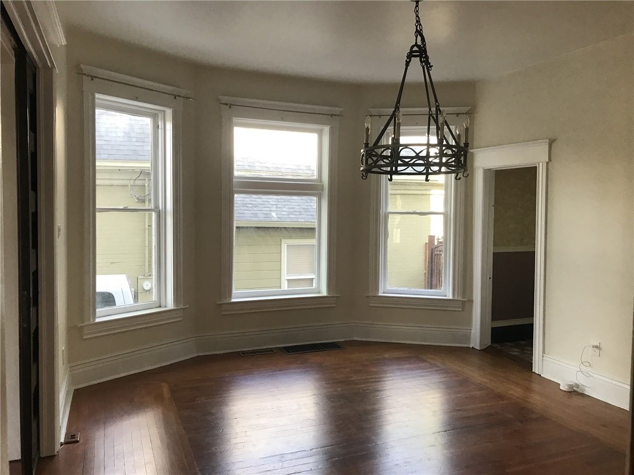 319 E St - Photo 2 of 18