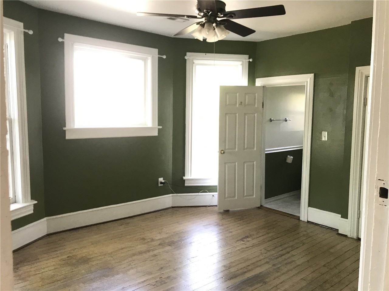 319 E St - Photo 7 of 18