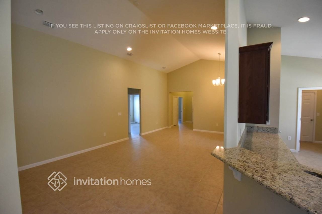 3853 Radley Dr - Photo 2 of 12