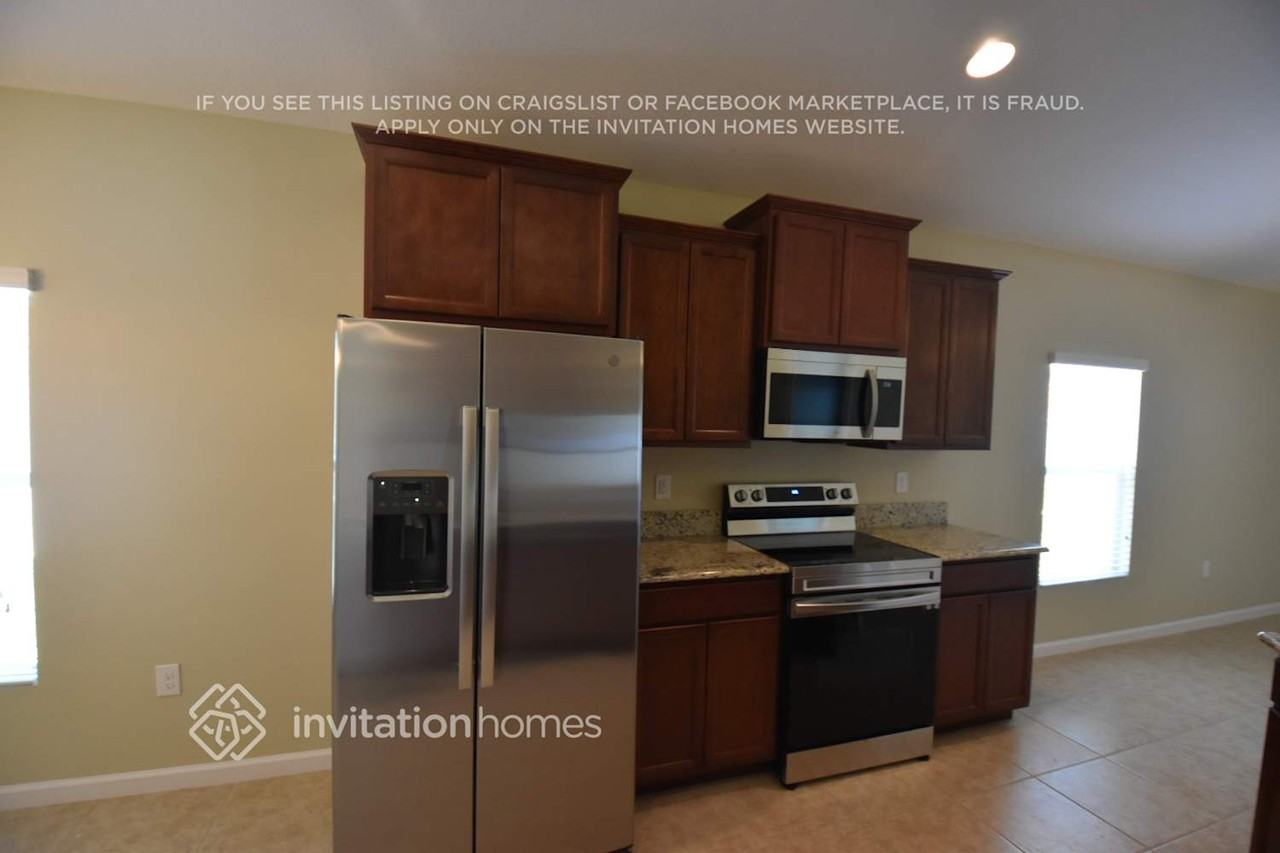 3853 Radley Dr - Photo 3 of 12