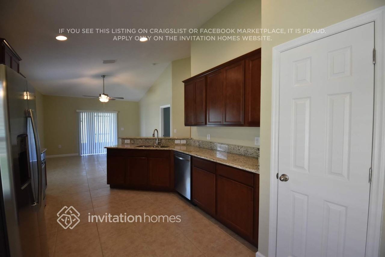 3853 Radley Dr - Photo 4 of 12