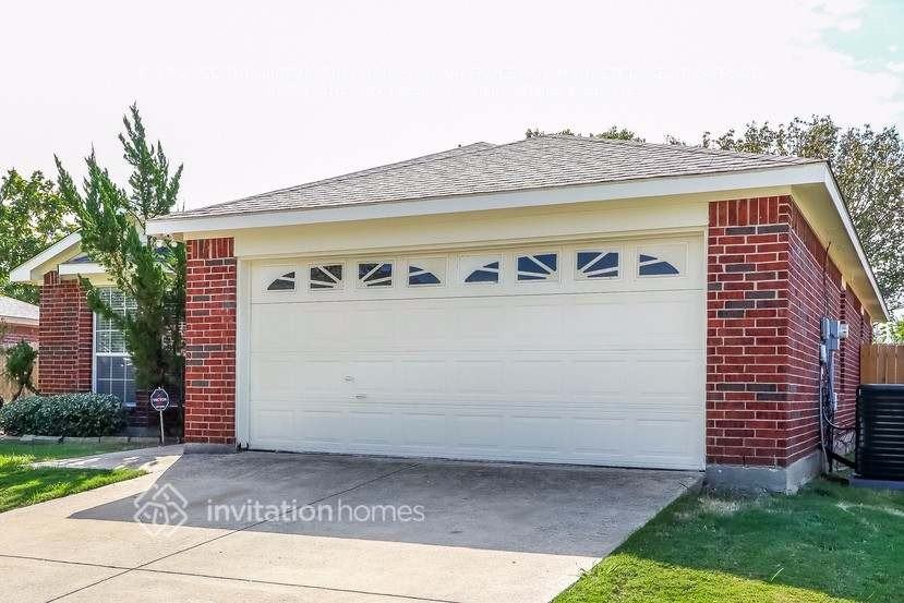 1044 Waterview Dr - Photo 3 of 8