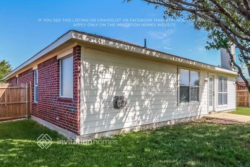 1044 Waterview Dr - Photo 4 of 8