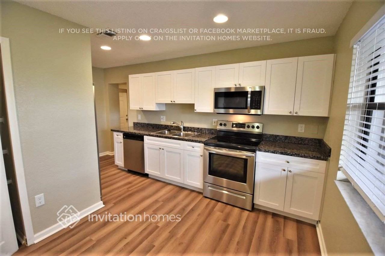 4020 Nw 116th Ter - Photo 5 of 15