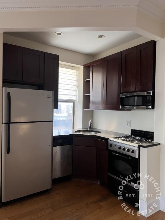 1215 Myrtle Ave #2R - Photo 4 of 10