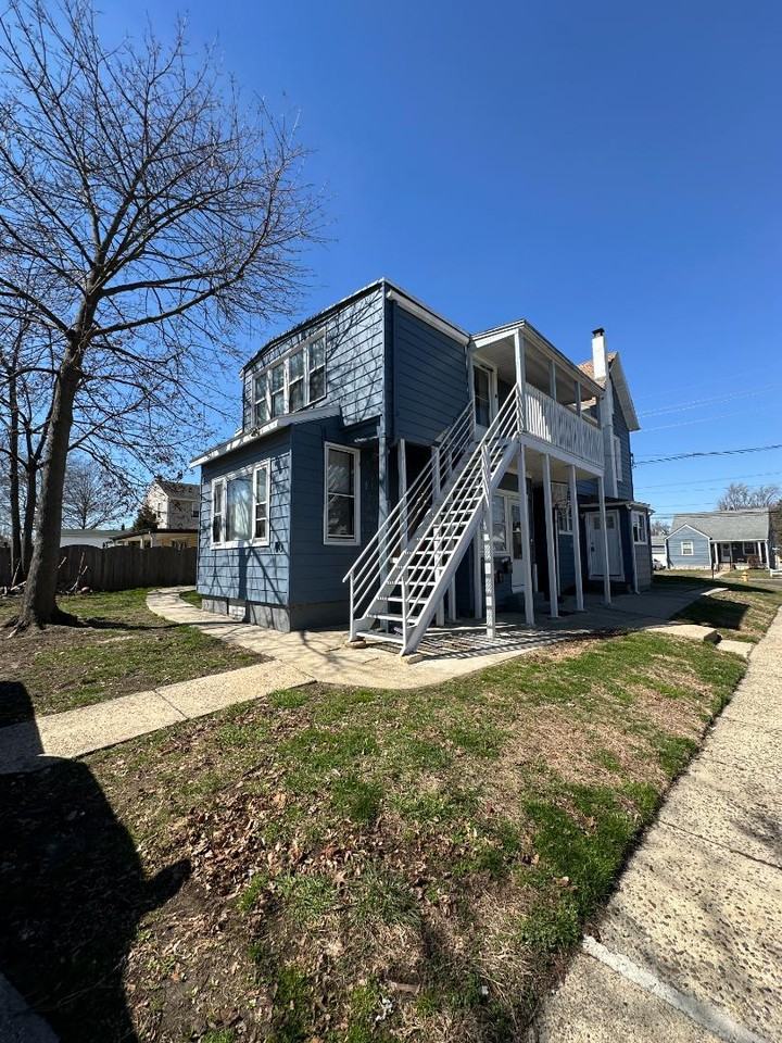 102 4th Ave - Photo 3 of 7