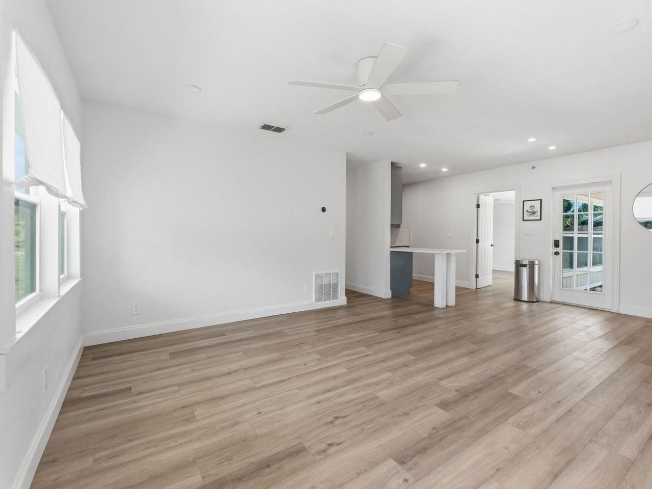 4085 Neptune Dr Se - Photo 2 of 11