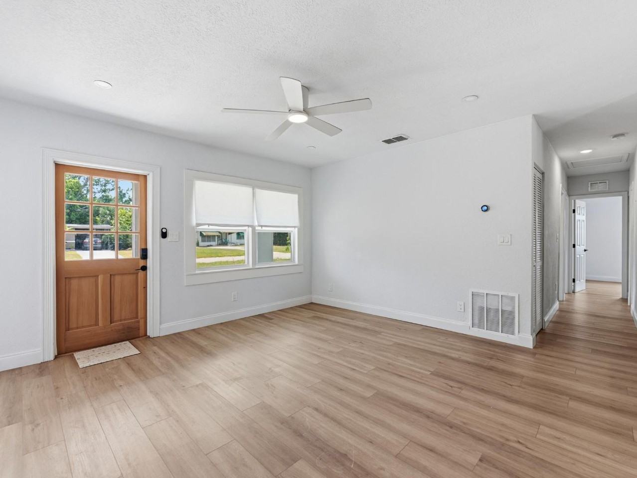 4085 Neptune Dr Se - Photo 3 of 11
