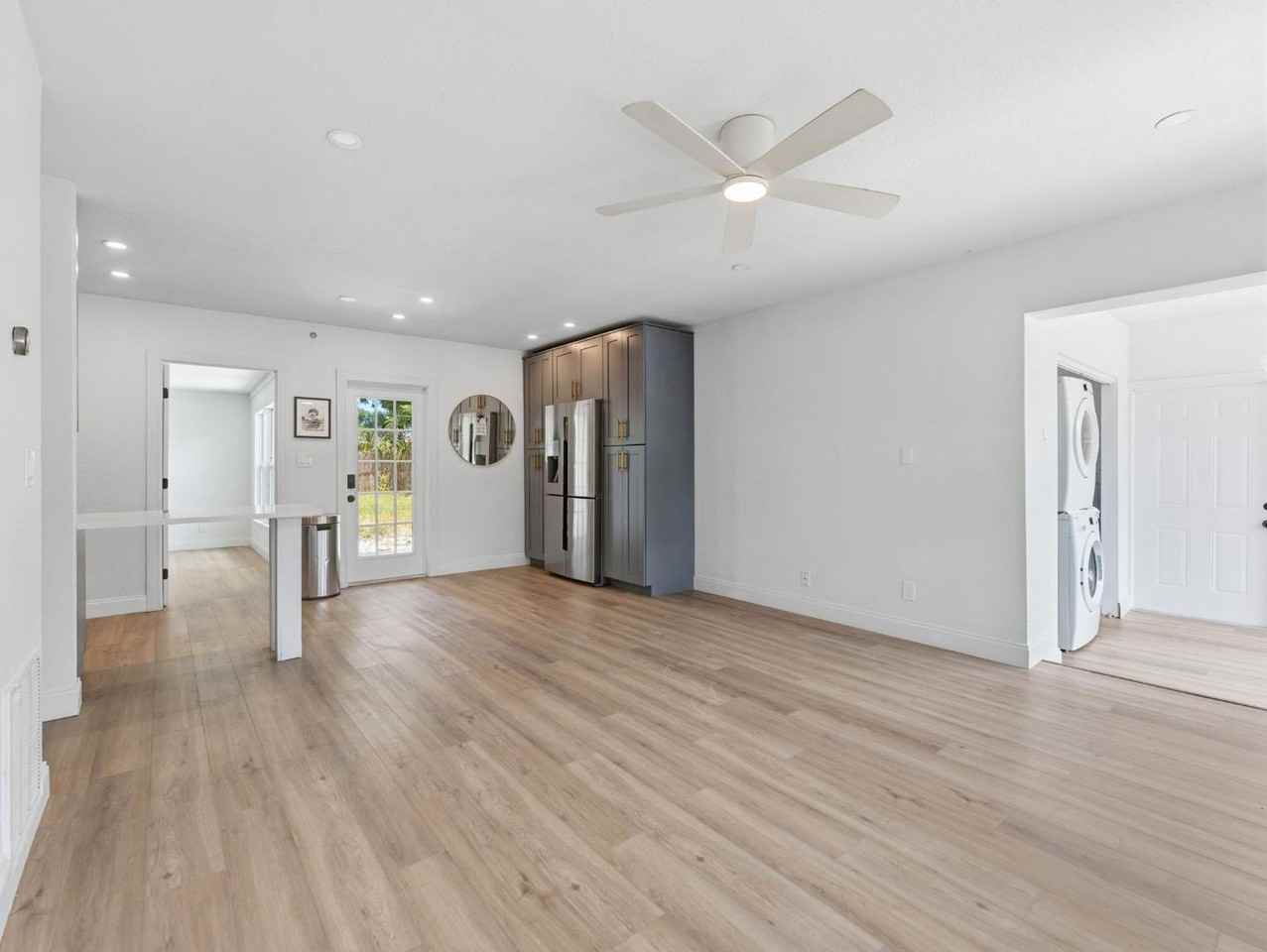 4085 Neptune Dr Se - Photo 5 of 11
