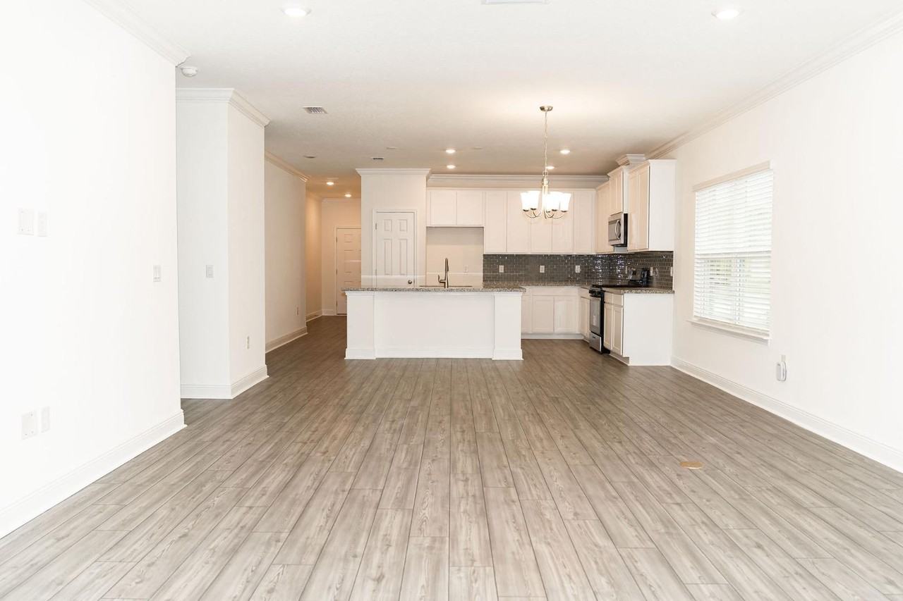 326 Polaris Pl - Photo 2 of 11