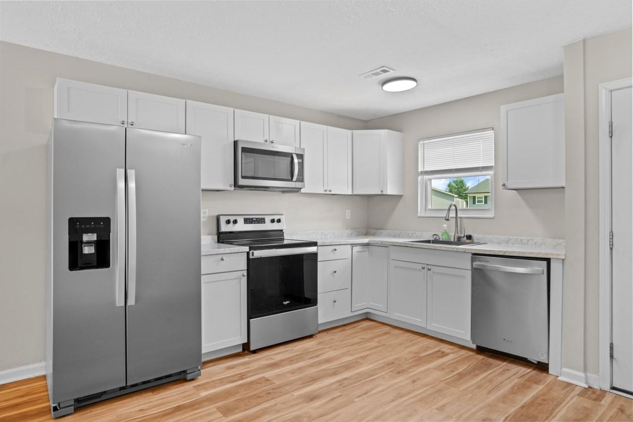 1311 Farmingdale Drive - Photo 5 of 10