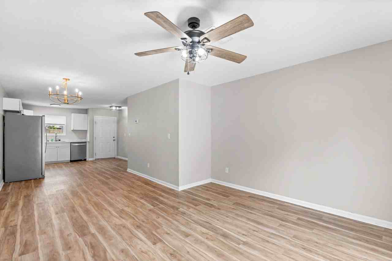 1311 Farmingdale Drive - Photo 7 of 10