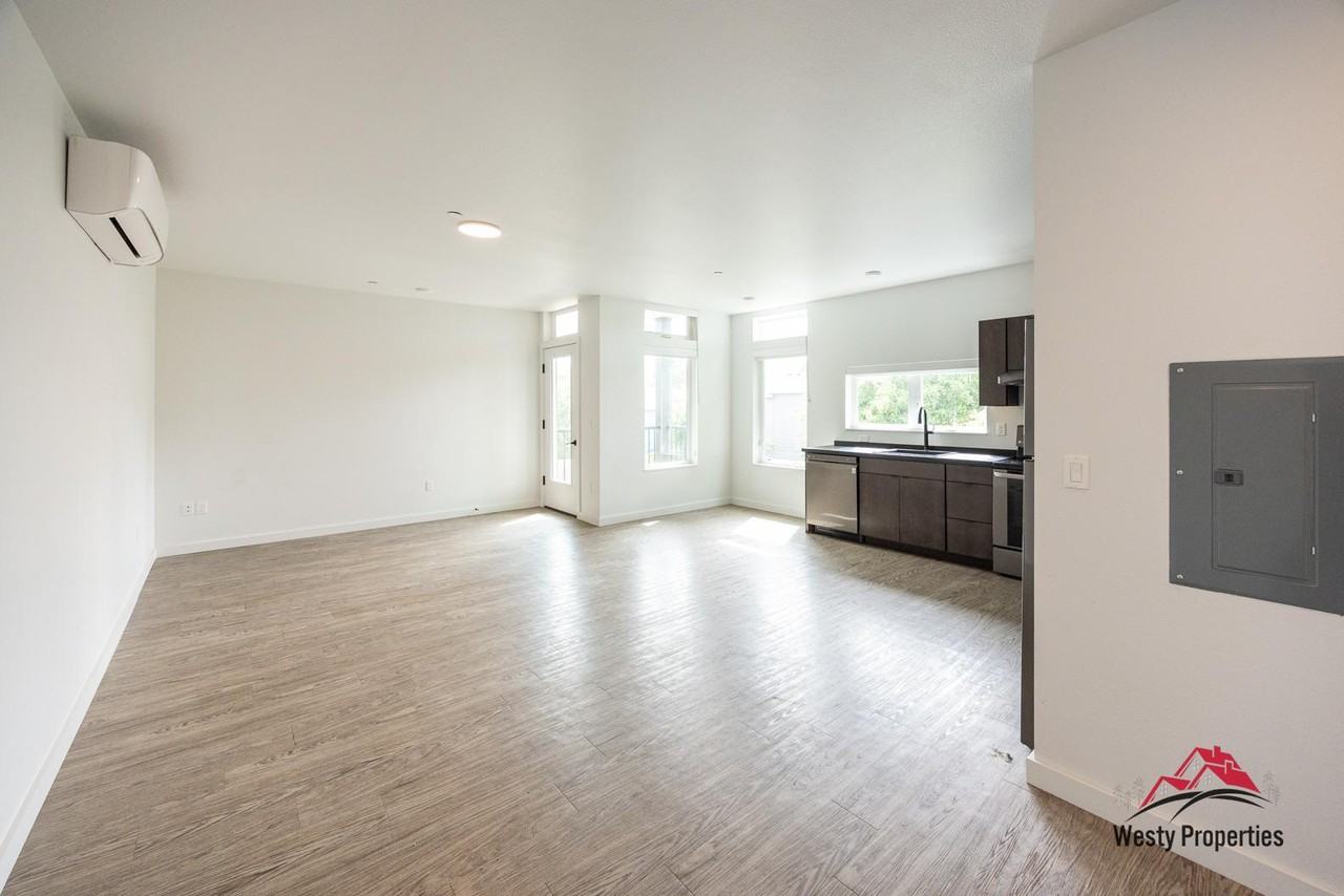 02M - Eden Park - Photo 7 of 15