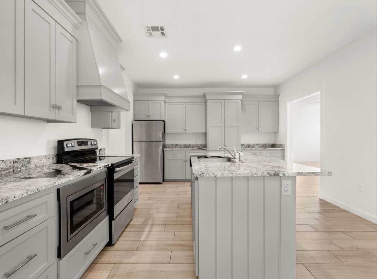 613 East Center Street - Photo 2 of 8